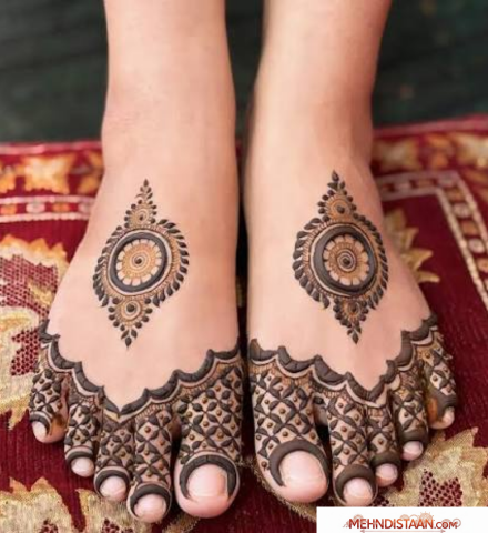 Front Leg Mehndi Design