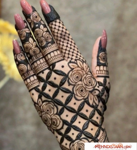 Khafif Mehndi Design with photos