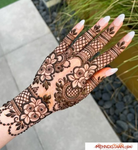 Khafif Mehndi Design