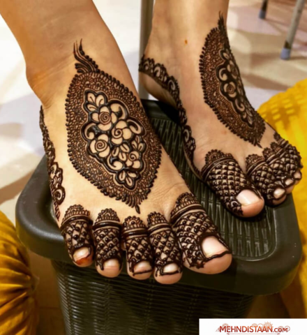 Mandala Leg Mehndi Design