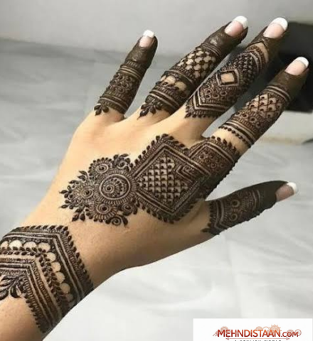 Stylish Teej Mehndi Design