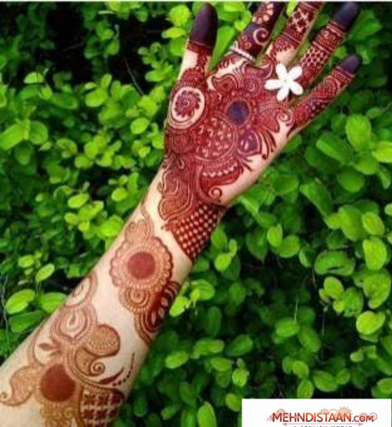 Stylish Teej Mehndi Design